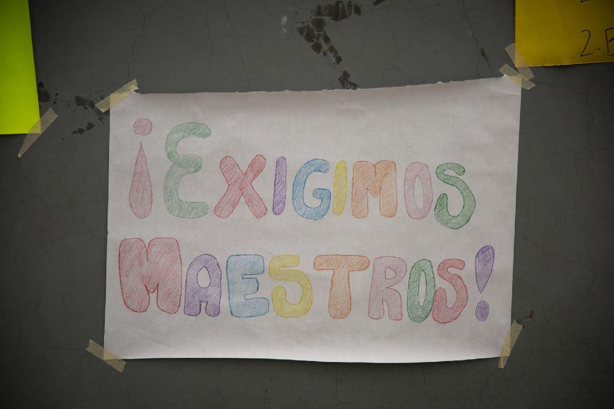 “Nos han abandonado”: Escuelas de El Caracol, en Guerrero, llevan tres años sin clases presenciales