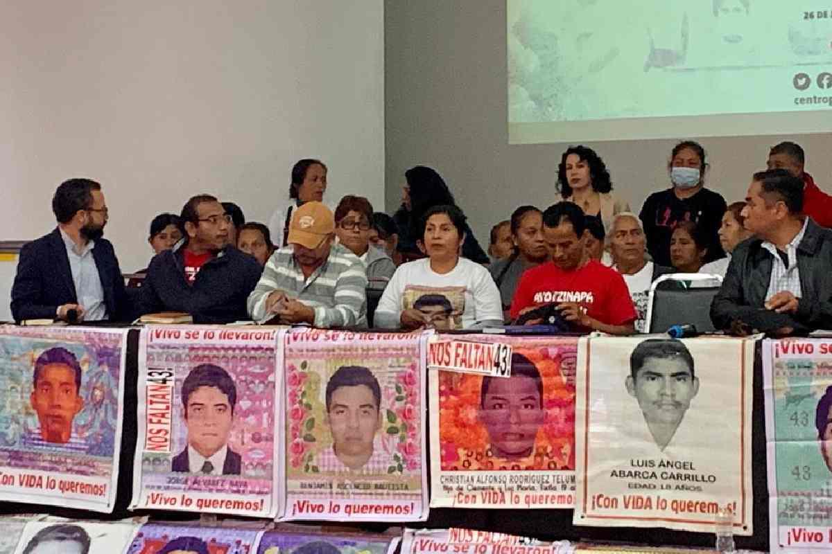 Padres de Ayotzinapa exigen reunión con AMLO, que se siga la línea de investigación del GIEI y acceso a información que negó Sedena