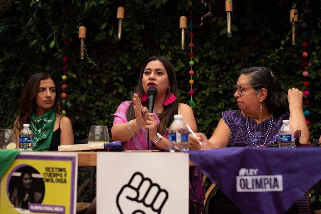 Páginas en Facebook extorsionan a víctimas de violencia digital en nombre de la Ley Olimpia