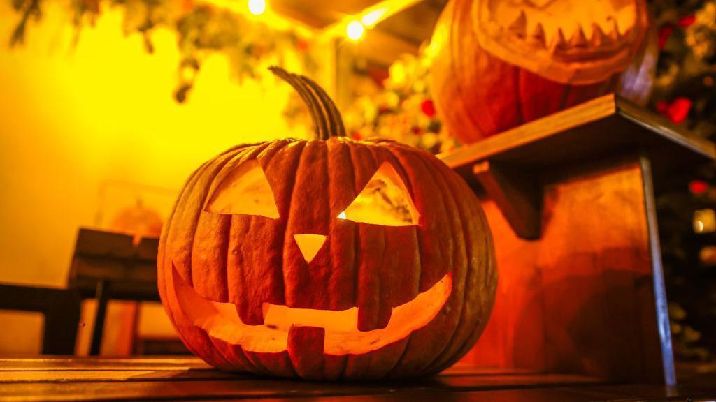 Halloween: cuál es el origen de la centenaria tradición de la “noche de brujas”