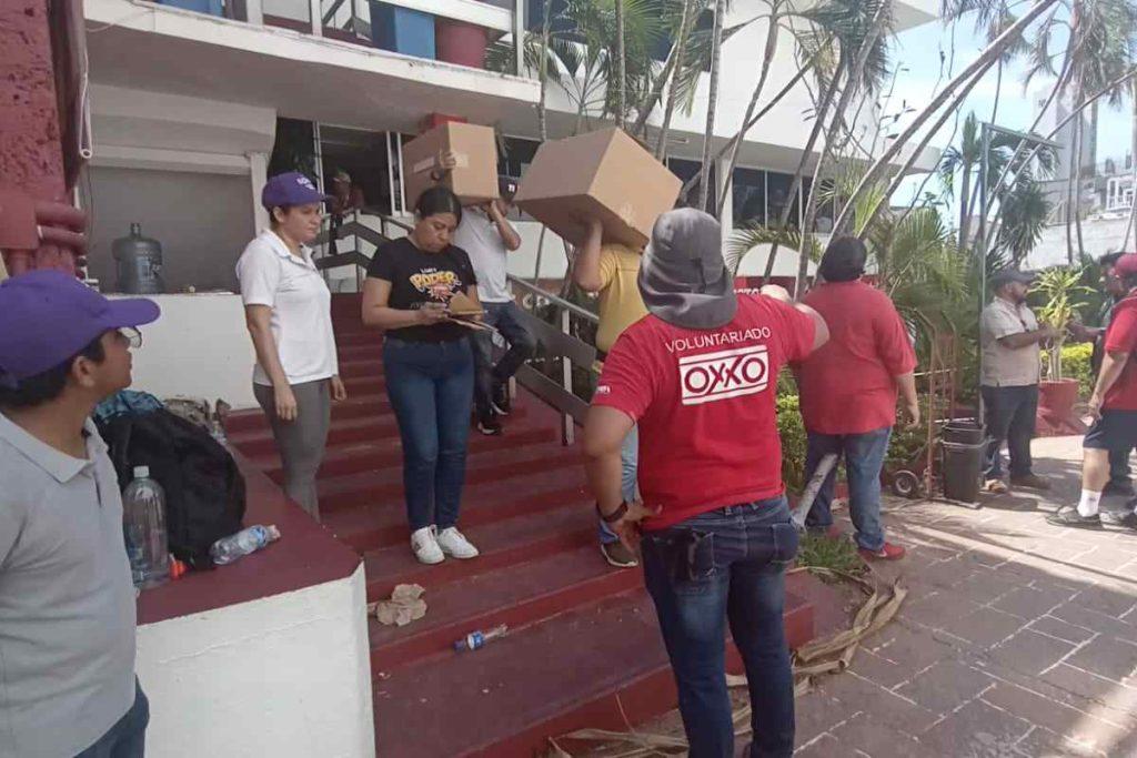 FEMSA despliega vehículos potabilizadores y donaciones para damnificados por Otis en Acapulco