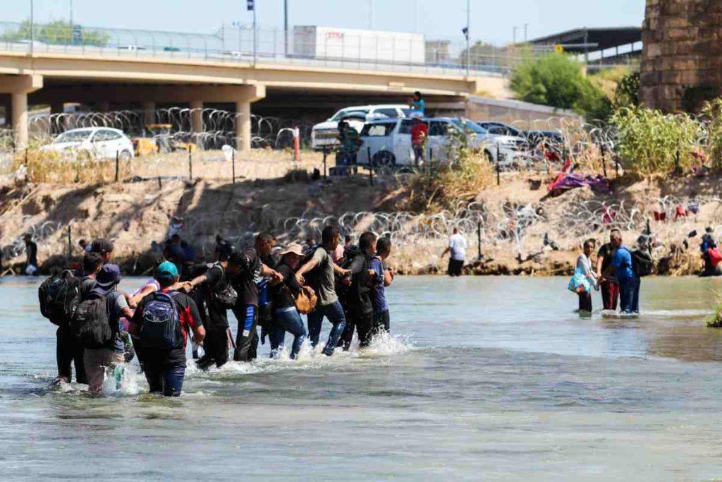 Organizaciones piden rechazar amparo de ministra Esquivel por considerar que “Quédate en México” no viola derechos de migrantes