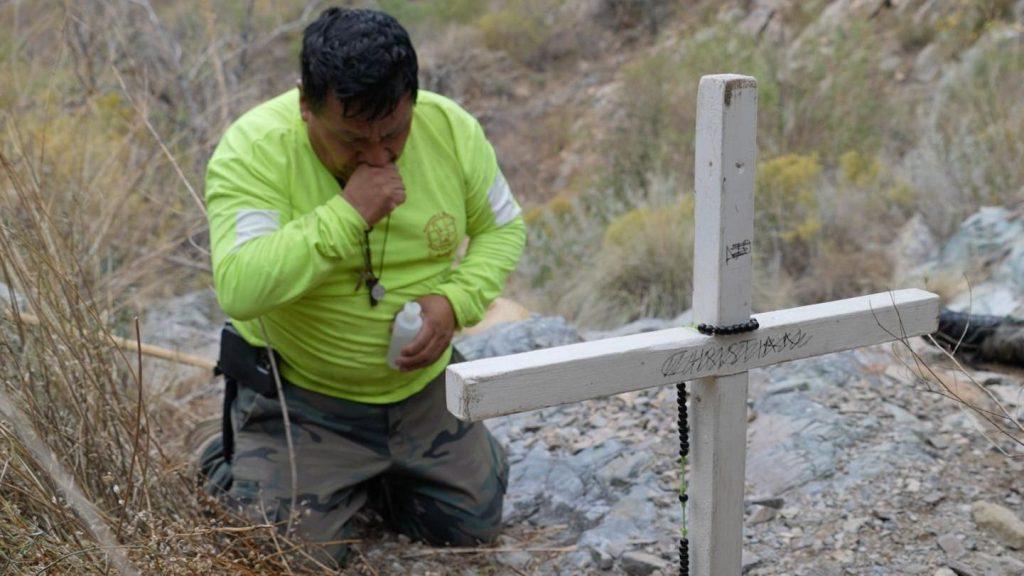 “Se volvieron momias por el calor”: testimonios de voluntarios que recogen cuerpos de los migrantes en el desierto de Sonora