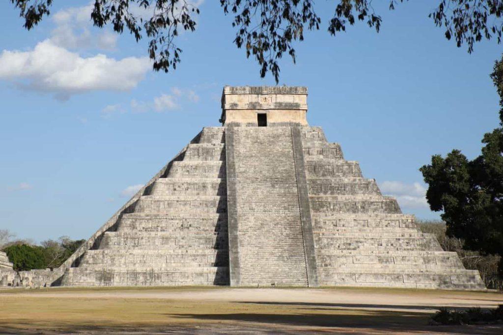 Explorarán con “rayos cósmicos” el interior de la pirámide de Kukulkán, en Chichén Itzá