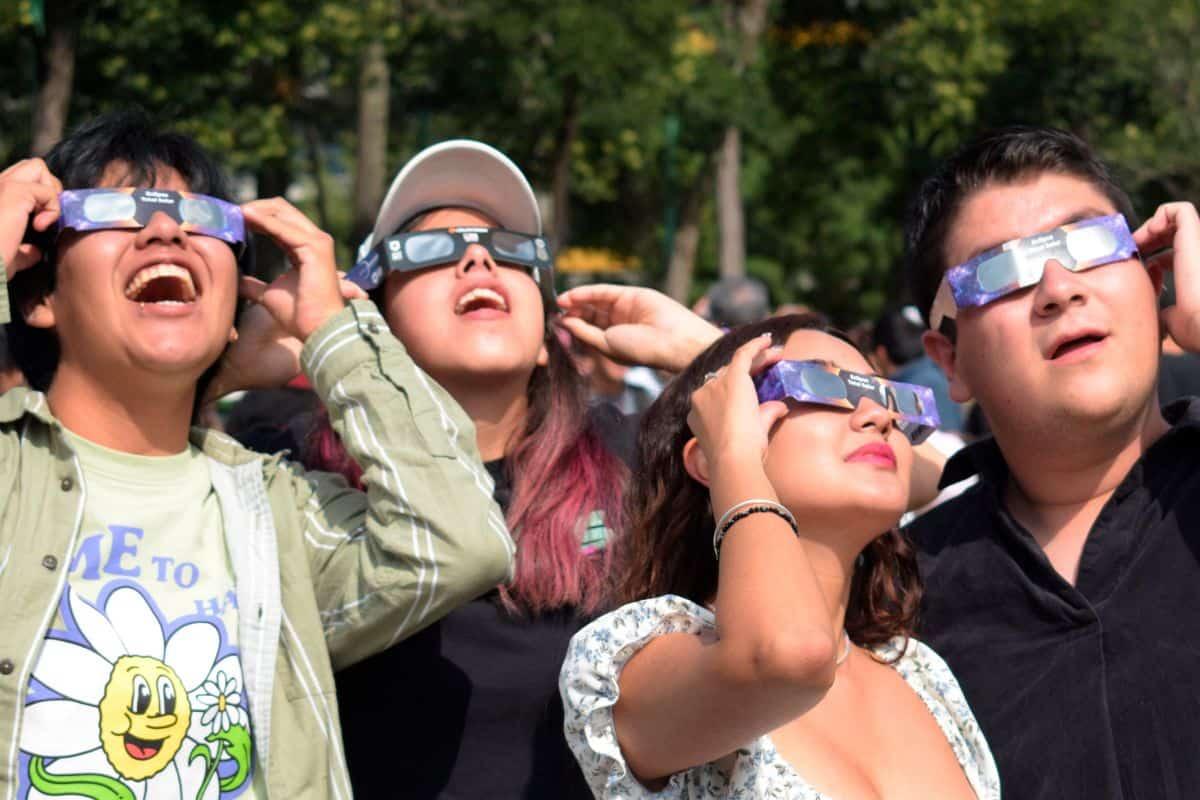 ¿Ya tienes los tuyos? Aquí consigues los lentes para el eclipse solar 2024