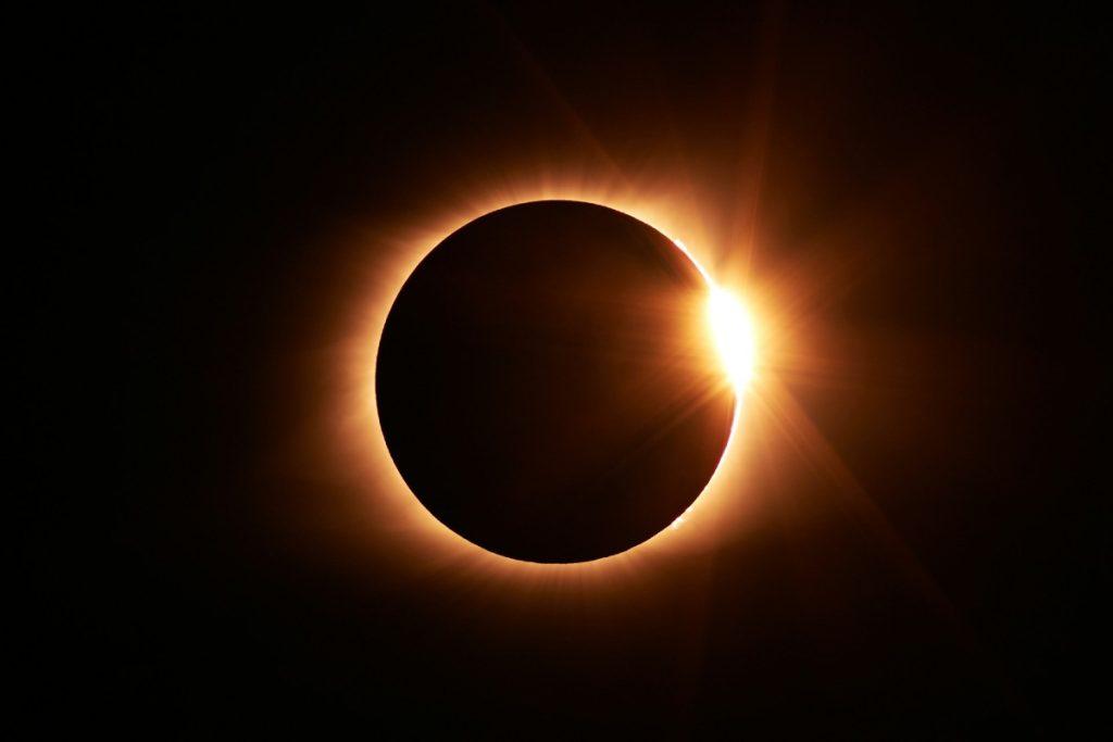 ¡Ya casi llega el eclipse solar, pero no viene solo! Todos los eventos astronómicos en abril 2024