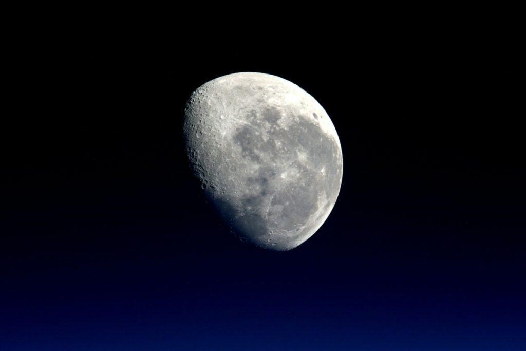 Por qué EE.UU. quiere cambiar el huso horario de la Luna