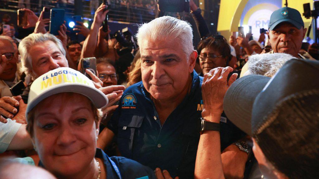 Quién es José Raúl Mulino, presidente de Panamá y cómo ganó con el apoyo de un exmandatario condenado por lavado de dinero