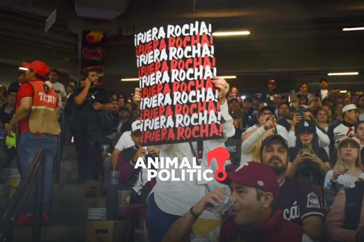 Afición beisbolera protesta contra la violencia en Sinaloa y piden la renuncia del gobernador con gritos de “fuera Rocha”
