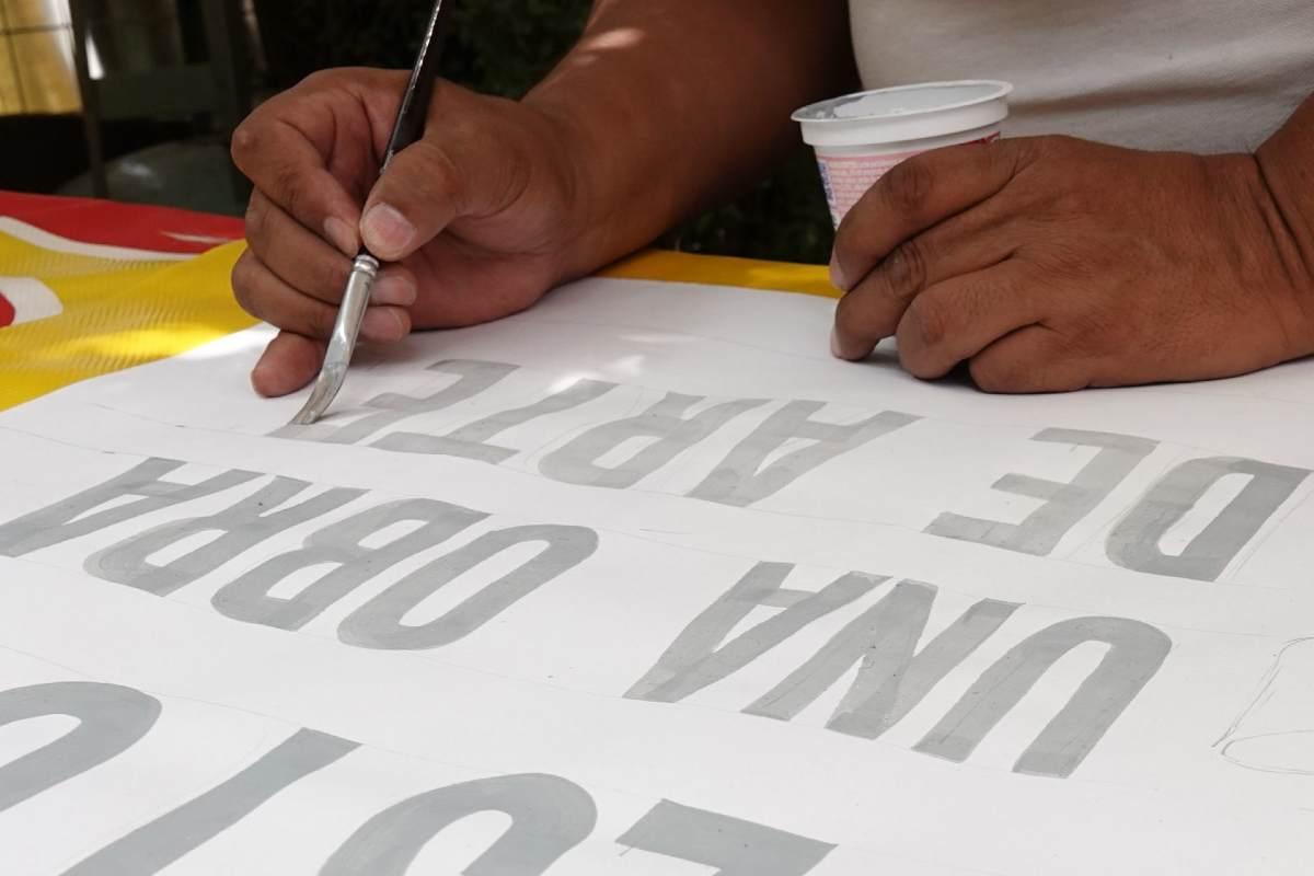 “A puro pincel”: la exposición llena de color y tradición que rinde homenaje a los rotulos