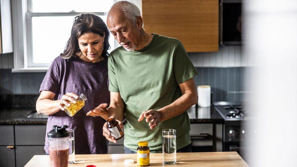 5 cosas que una nutricionista recomienda antes de empezar a tomar suplementos alimenticios