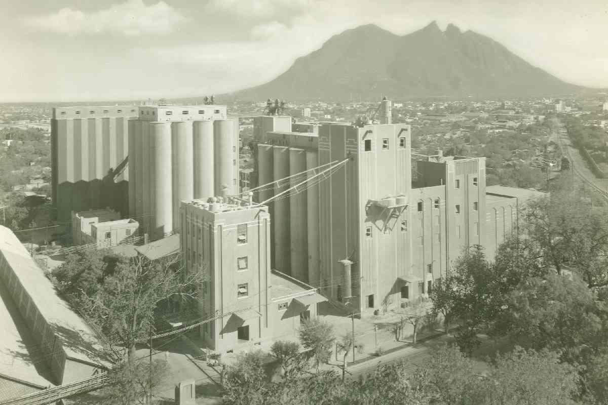 FEMSA celebra 135 años con un documental que narra su transformación de cervecería local a empresa global
