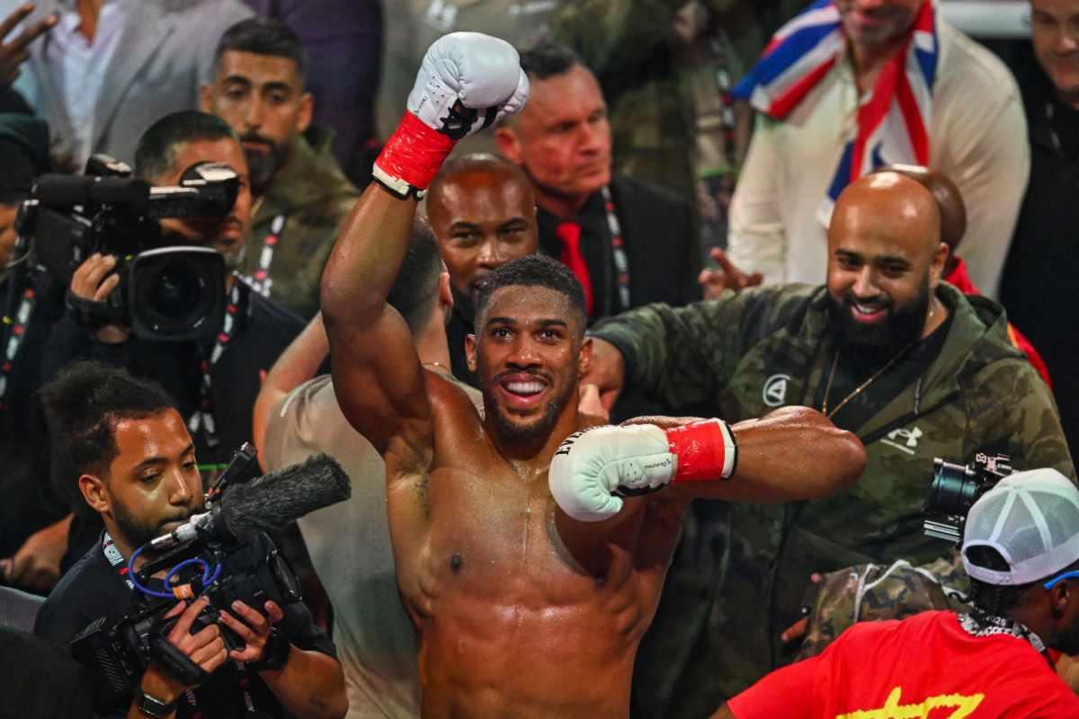 Anthony Joshua frenó al fenómeno Jake Paul con nocaut en el sexto round