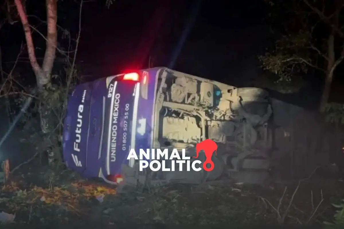 Mueren cinco personas en volcadura de Autobús en Tlanchinol, Hidalgo