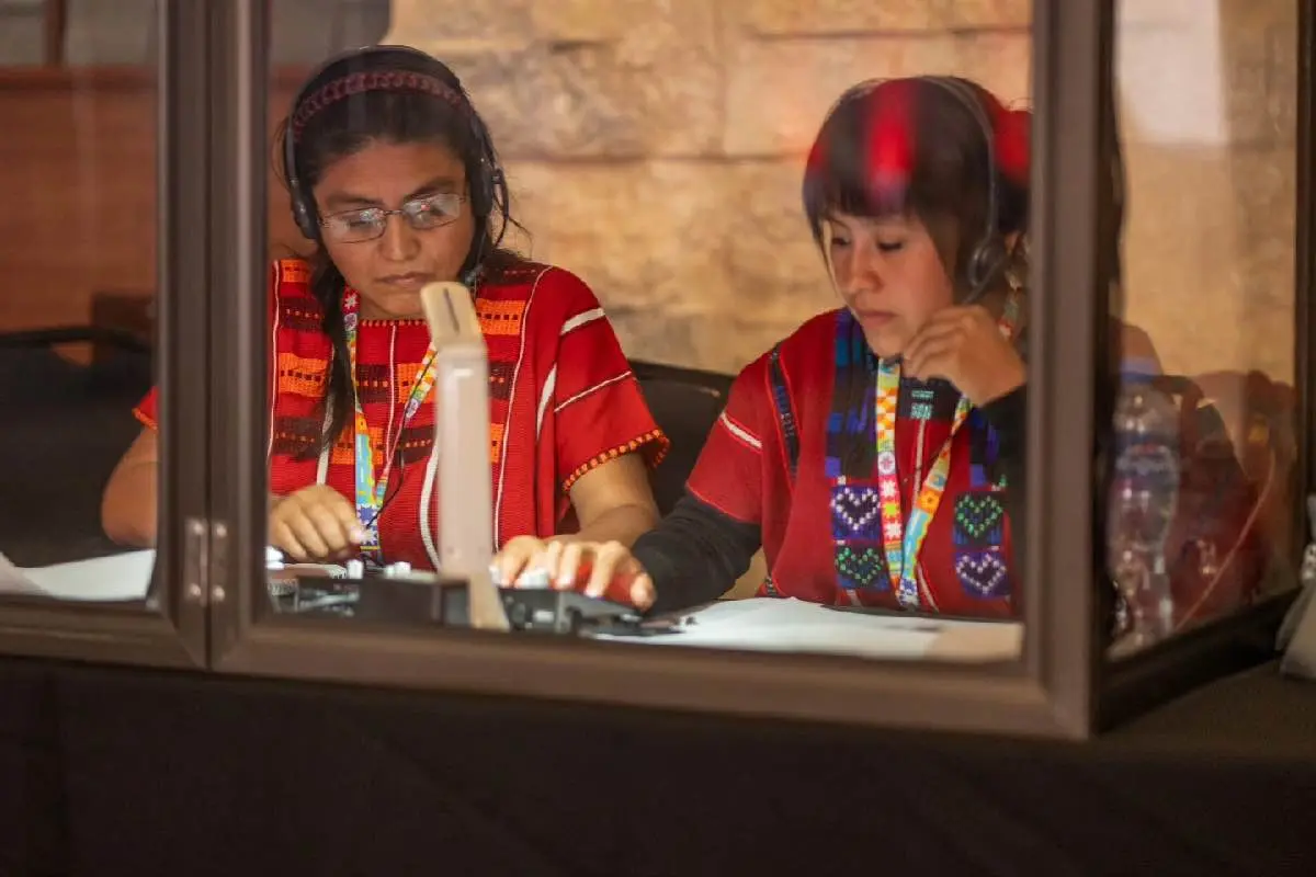 “Sin intérpretes no hay justicia”: crece 200 % la demanda de migrantes indígenas oaxaqueños para comunicarse en EU