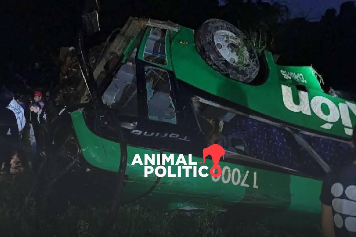 Volcadura de autobús en Zontecomatlán, Veracruz, deja 10 muertos y más de 30 heridos