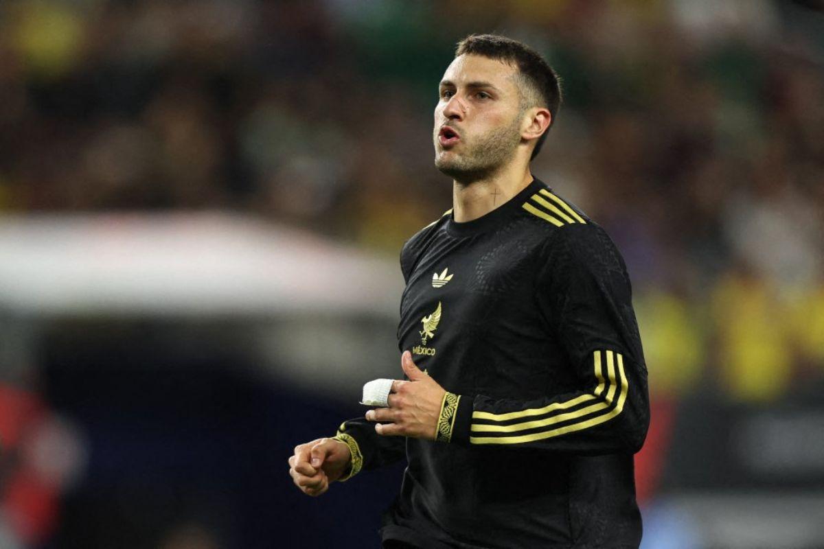 Santiago Giménez será operado y no volverá a jugar hasta febrero