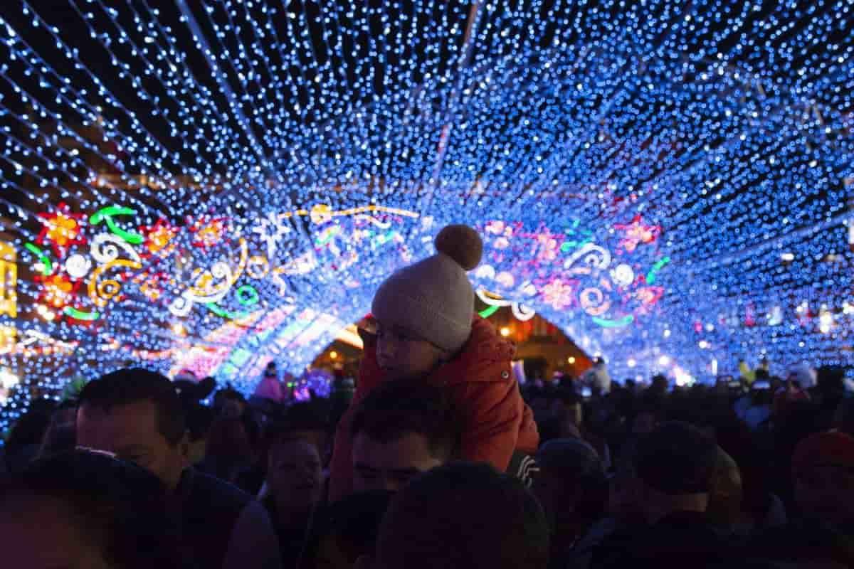 Túnel de luz, nacimiento gigante, conciertos y más en la Verbena Navideña 2025 del Zócalo