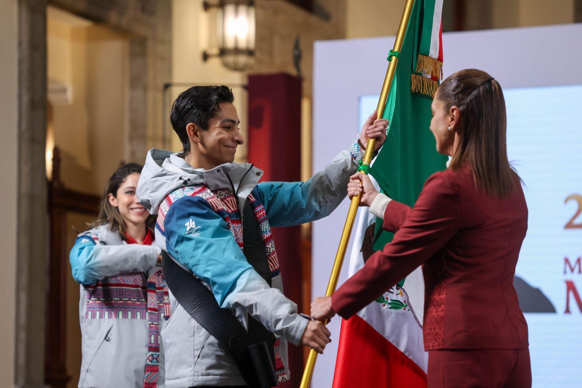 Sheinbaum abanderó a los atletas que participarán en los Juegos Olímpicos de Invierno 2026