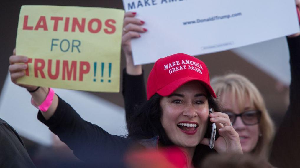 Los votantes latinos en EU ayudaron a Trump a regresar al poder hace un año, pero ahora algunos se arrepienten