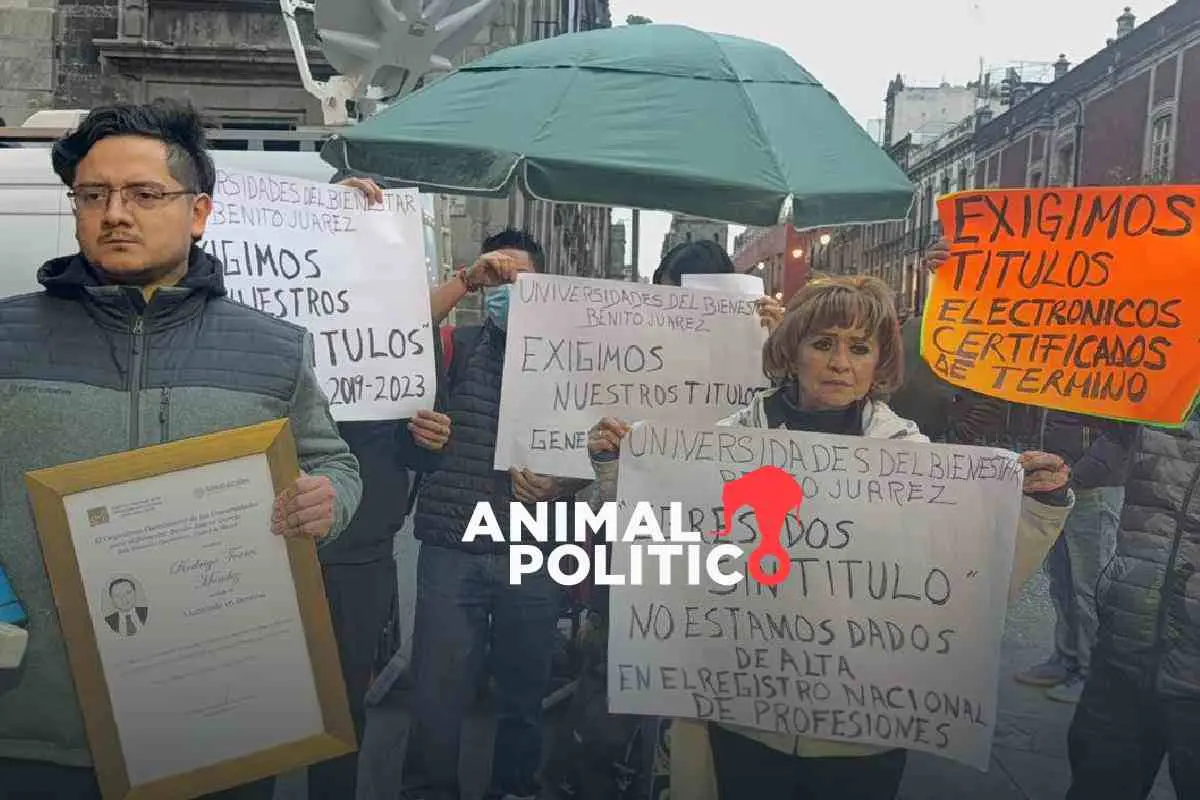 Egresados de la Universidad del Bienestar piden entrega y validación de sus títulos ante rezago administrativo