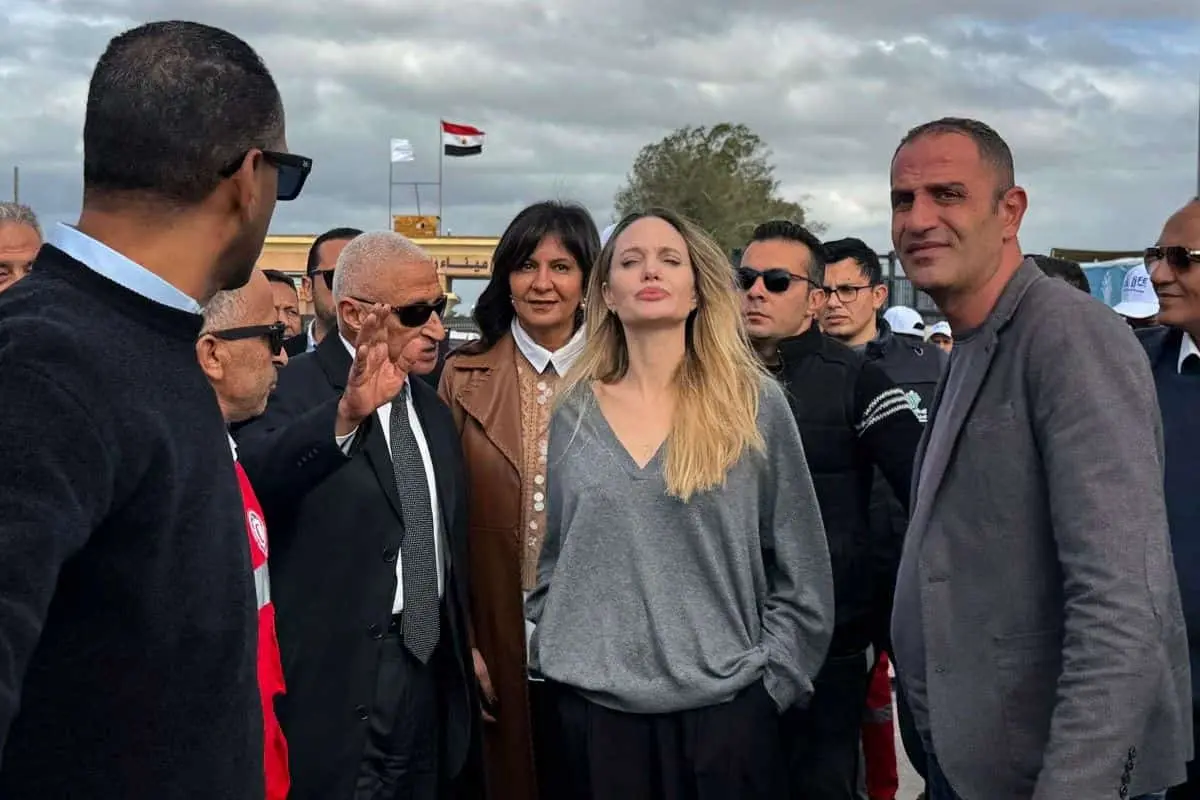 Angelina Jolie visita el paso de Rafah para expresar su apoyo a la población de Gaza