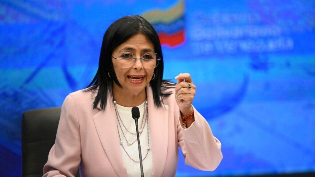 Quién es Delcy Rodríguez, la poderosa vicepresidenta de Venezuela nombrada como sucesora de Maduro