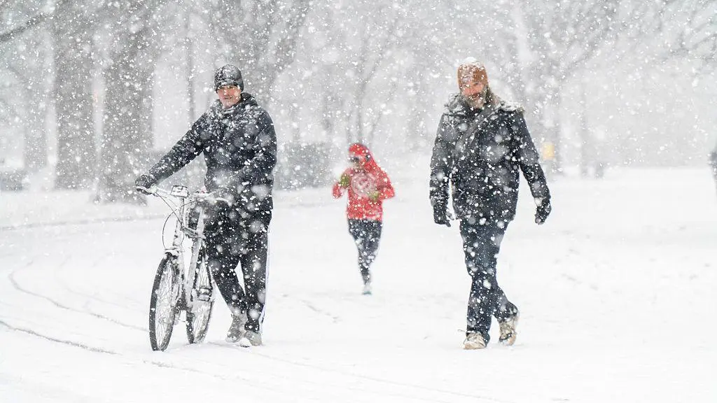 Por qué es tan peligrosa la gigantesca tormenta de nieve y hielo que amenaza a gran parte de EU este fin de semana