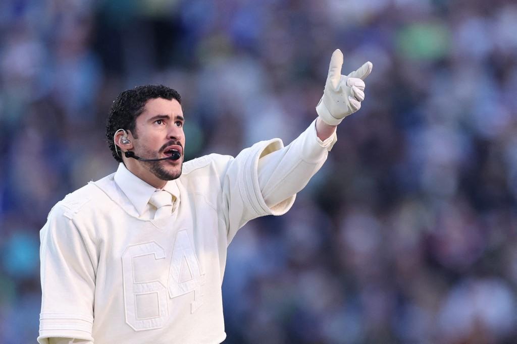 ¿Quieres vestirte como Bad Bunny en el Super Bowl?