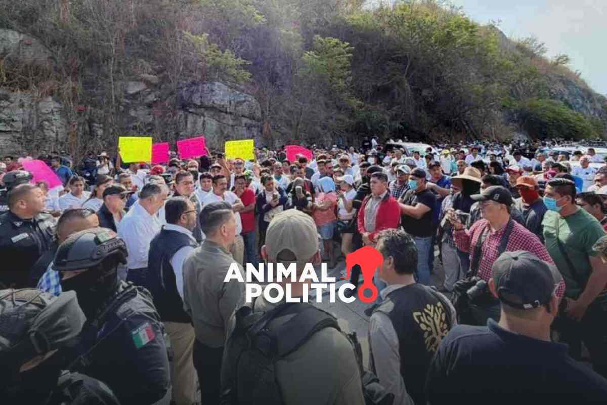 Liberan la Autopista del Sol tras 7 horas de bloqueos; pobladores de Juan R. Escudero, Guerrero, exigen retiro de autodefensas