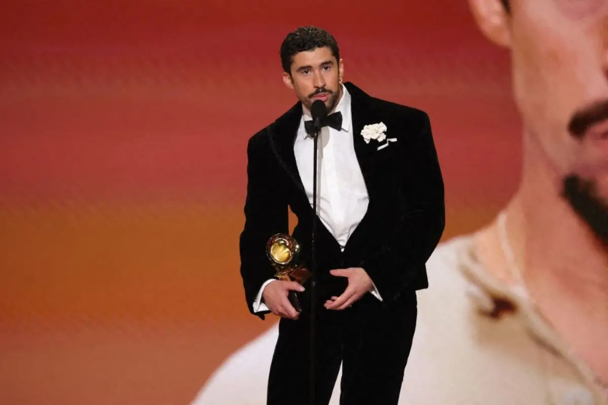 Bad Bunny dice fuerte “¡Fuera ICE!” en los Premios Grammy 2026
