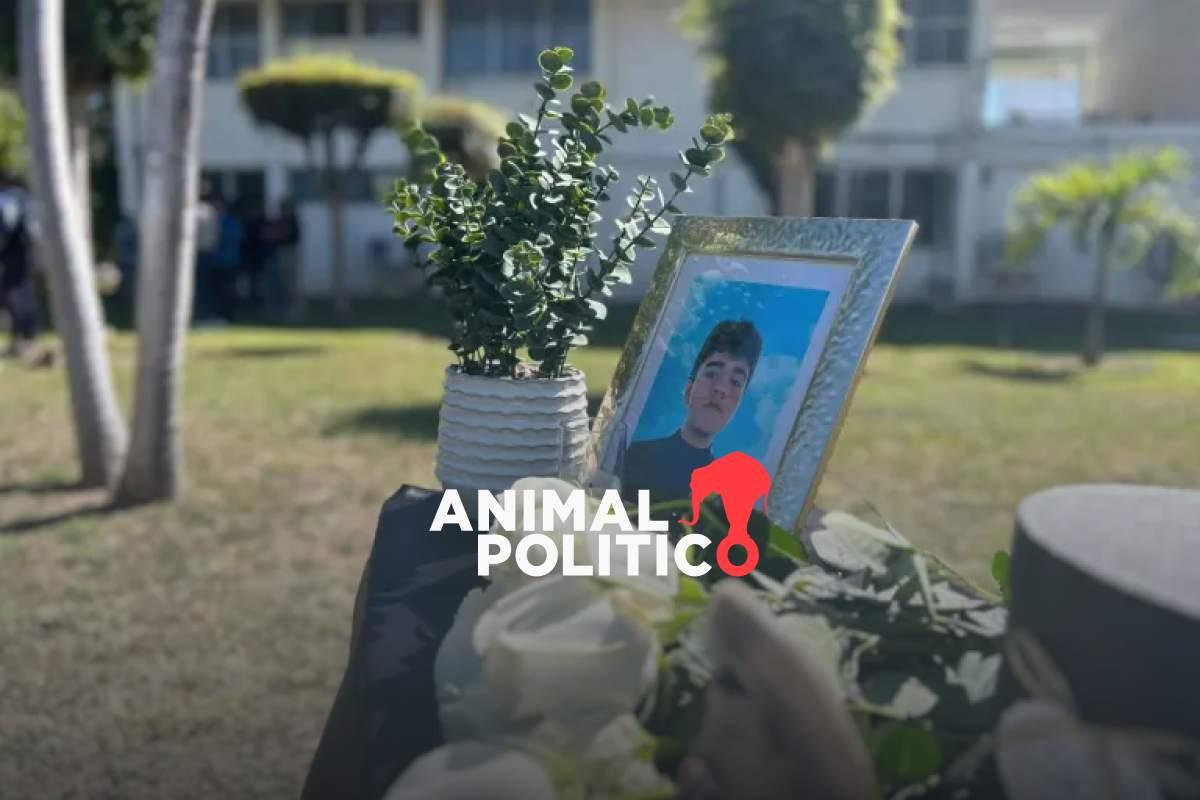 Con pase de lista, un árbol y globos blancos, comunidad estudiantil despide a Ricardo Mizael, joven asesinado en Culiacán