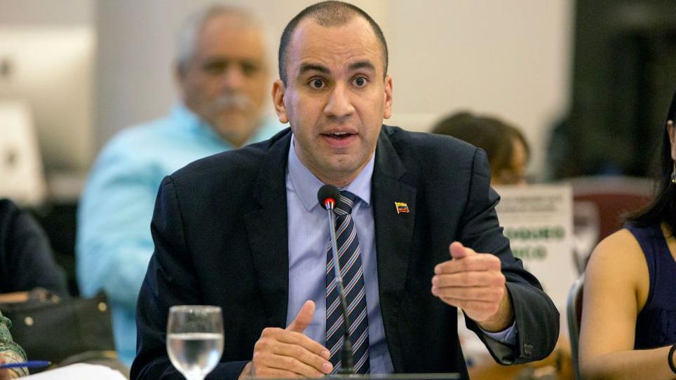 Quién es Larry Devoe, el nuevo fiscal general de Venezuela y el cuestionado legado que deja su antecesor, Tarek William Saab