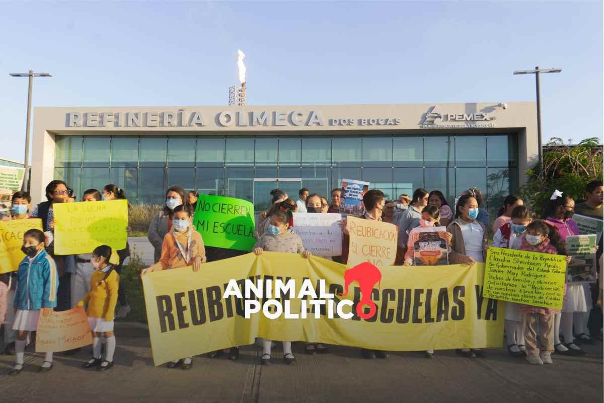 Familias y docentes exigen reubicación de escuelas por contaminación de refinería Dos Bocas; es “mediático”, revira gobernador
